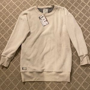 Off white fuzzy sweatshirt with hand pockets